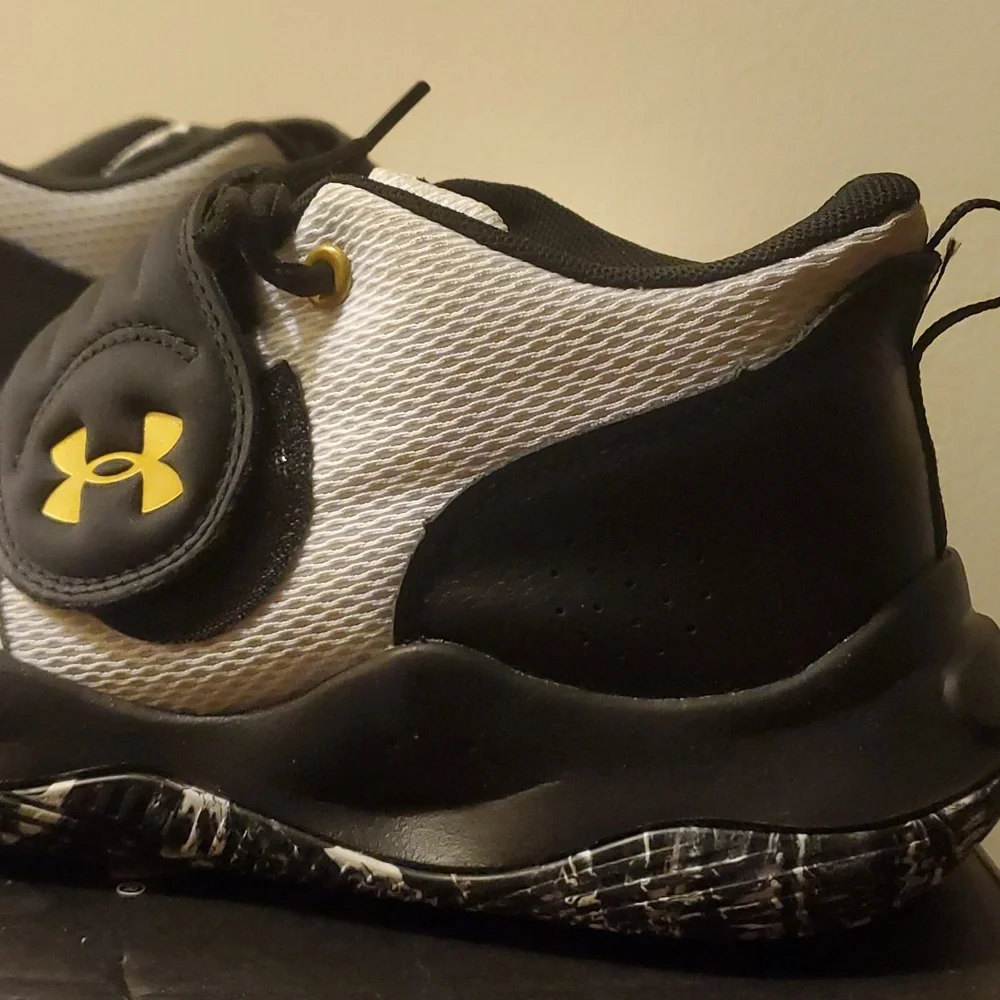 UNDER ARMOUR - Picture 8 of 14